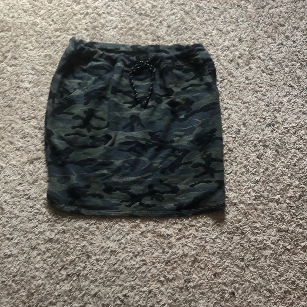 Sundry women’s cameo Saturday skirt